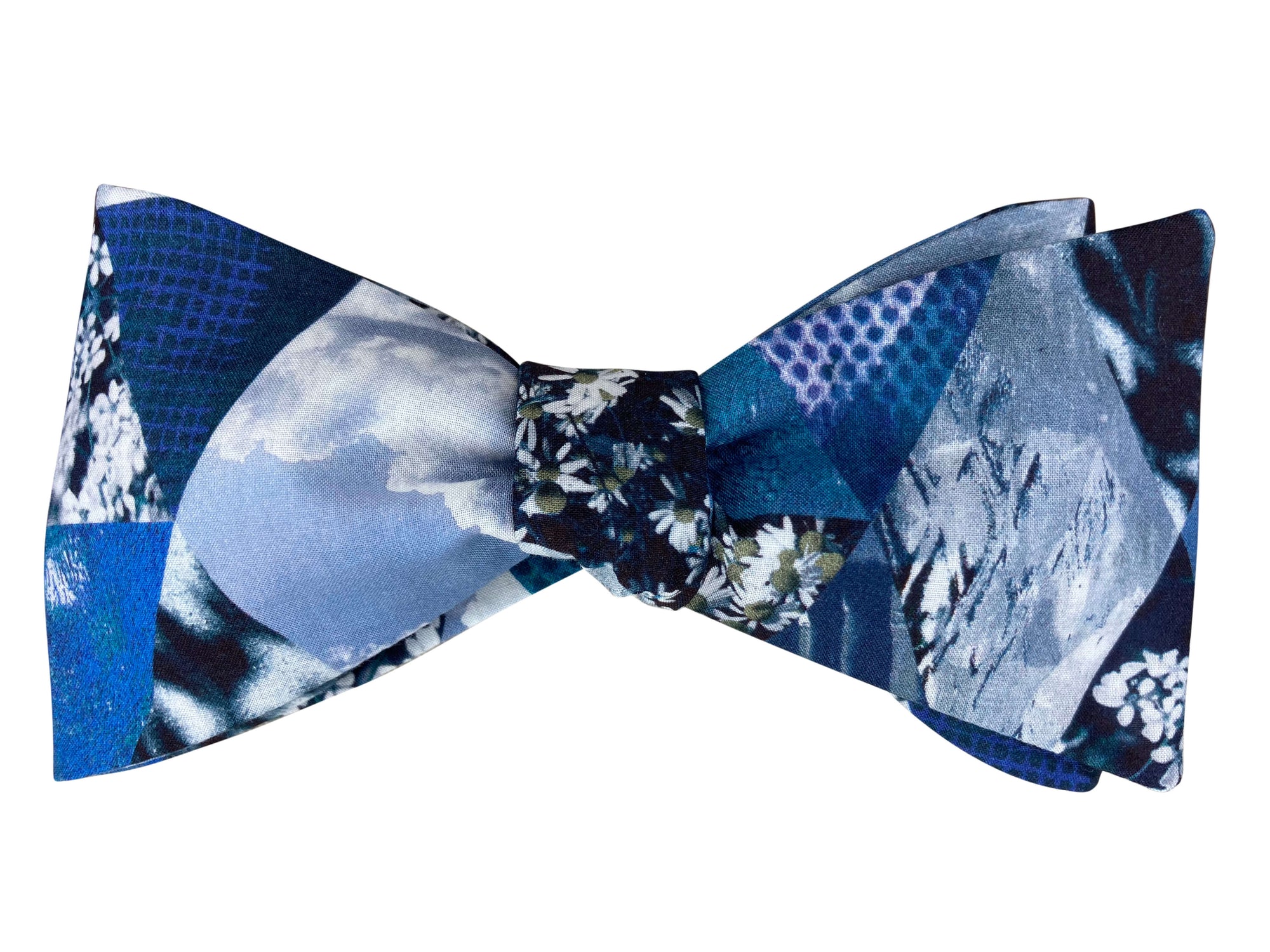blue triangles and nature self tie bow tie