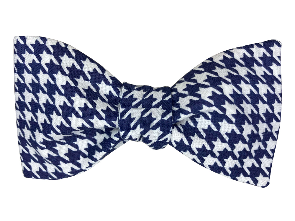 bow tie featuring a classic navy blue and white houndstooth pattern