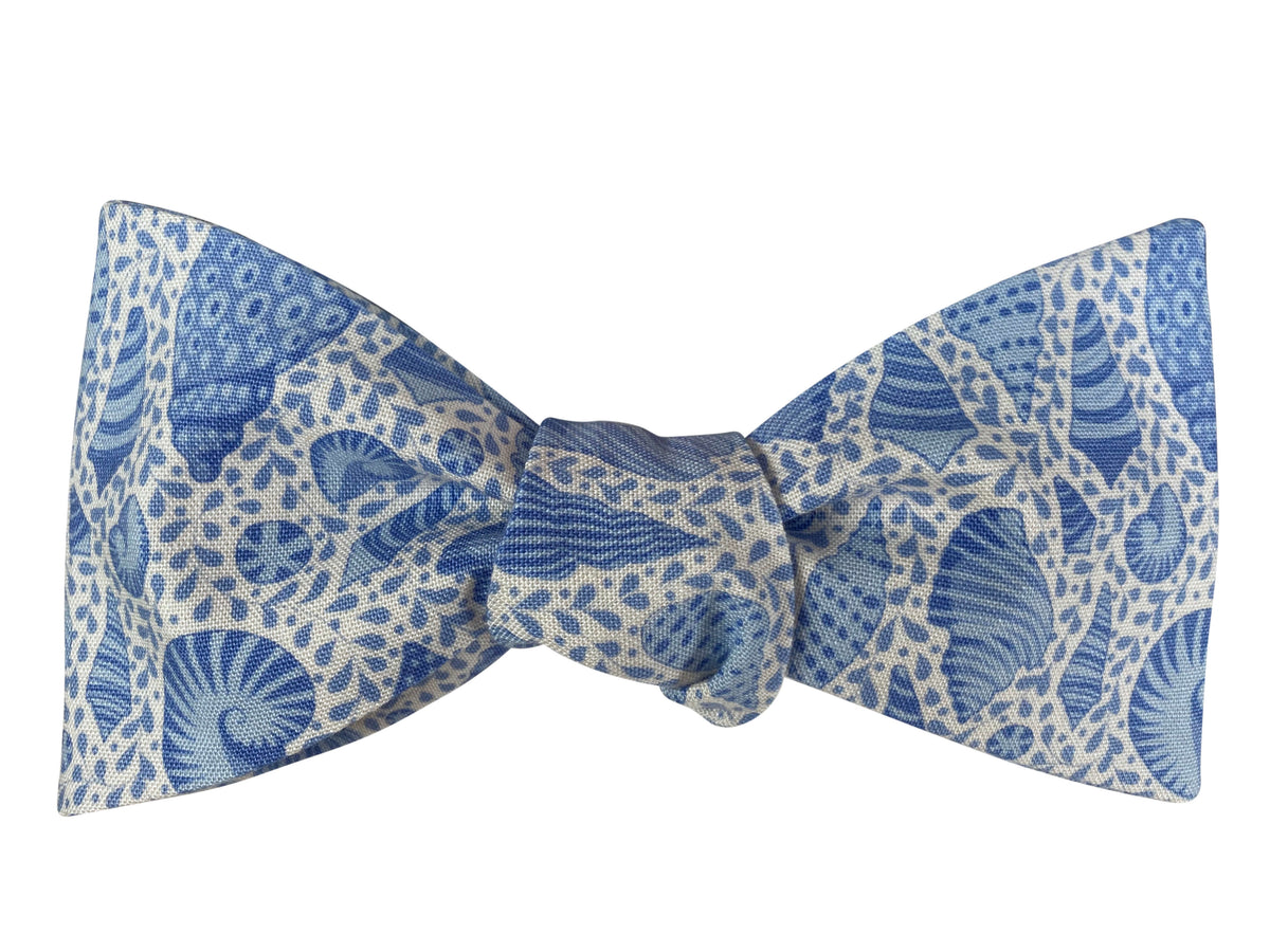 blue seashells self tie bow tie