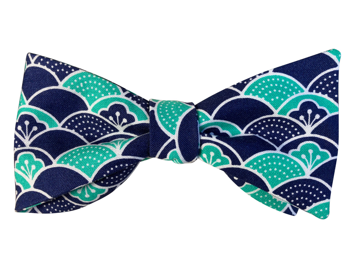 blue and turquoise fans self tie bow tie