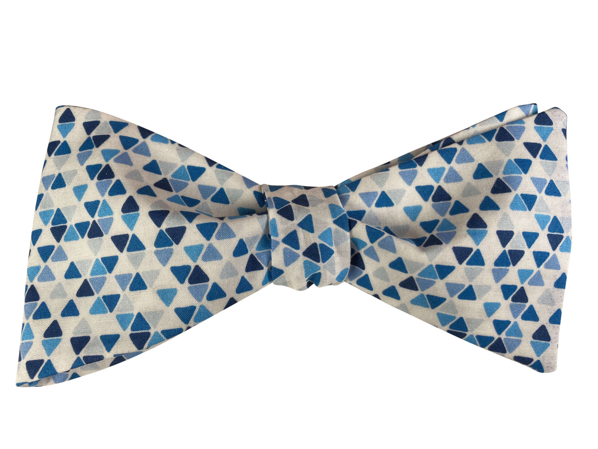 blue triangles on white self tie bow tie